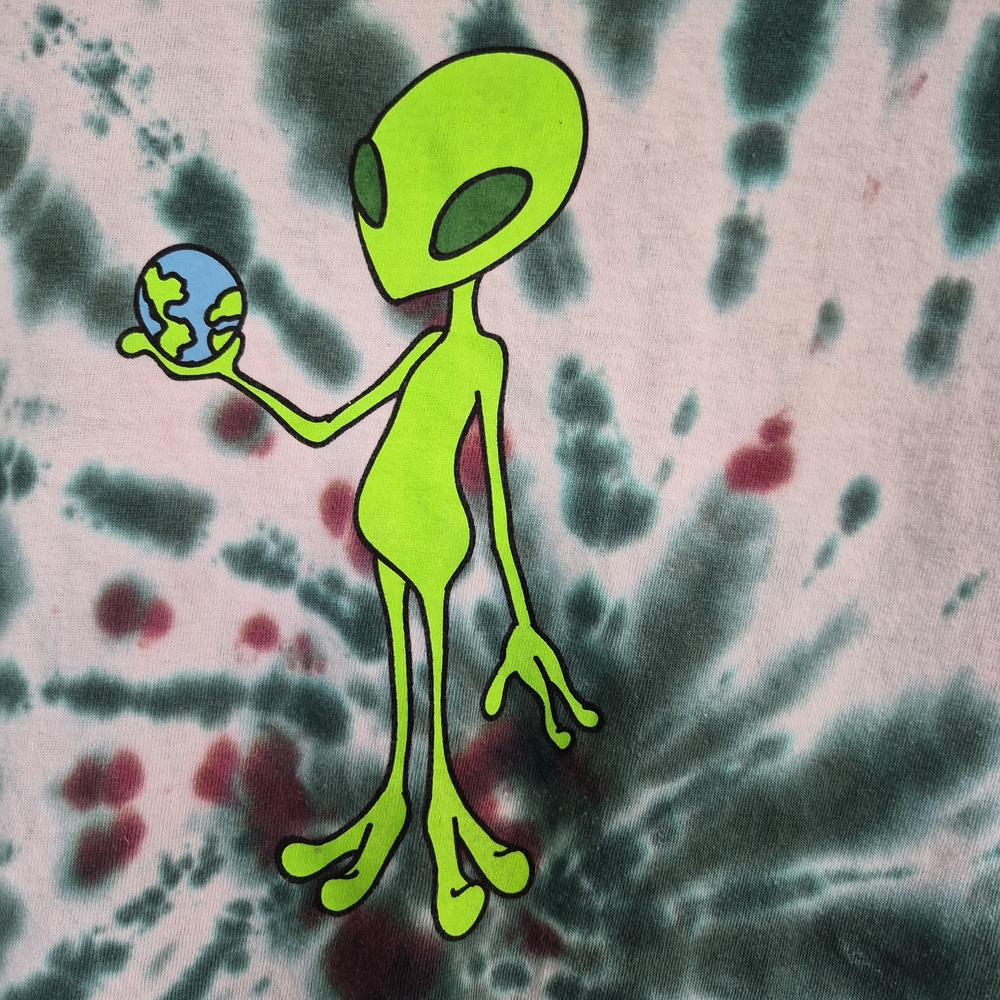 Chemistry Red and Green Tie-Dye Alien Holding Earth Mens XL T Shirt